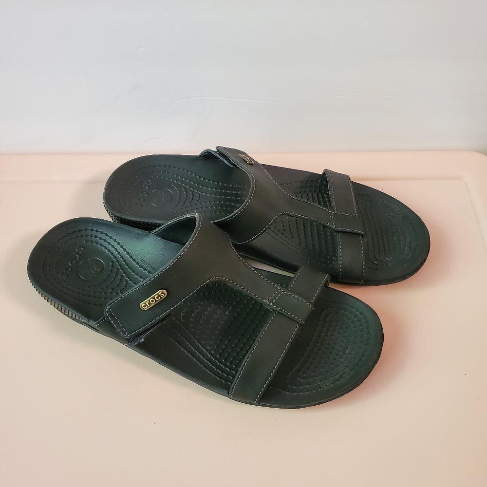 Crocs women's Flip-Flop,  size 9